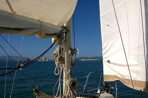 Townsville Lunchtime Sailing Cruise Boat Tour - Holiday Great Ocean Road 1