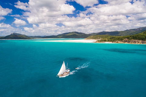 2-Day Whitsundays Sailing Adventure: Summertime - Holiday Great Ocean Road 0