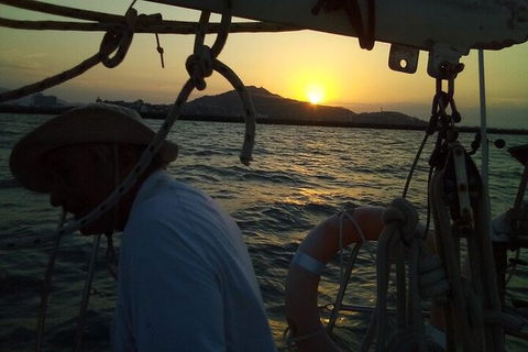 Townsville Early Morning Sailing Cruise Boat Tour - Holiday Great Ocean Road 7