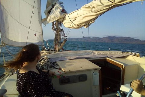 Townsville Early Morning Sailing Cruise Boat Tour - Holiday Great Ocean Road 6