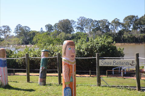 Maryboroughs Bollards - Holiday Great Ocean Road 0