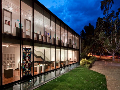 Wagga Wagga Art Gallery - Holiday Great Ocean Road 2