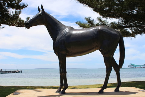 Makybe Diva Statue - Holiday Great Ocean Road 1