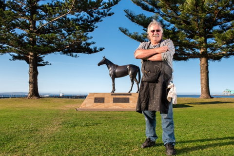 Makybe Diva Statue - Holiday Great Ocean Road 2