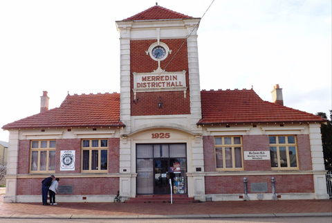 Merredin Town Hall - Holiday Great Ocean Road 0