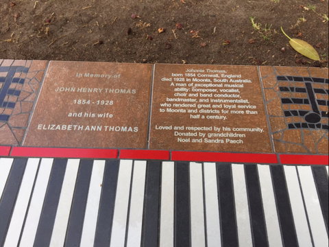 Piano Park Bench, Moonta - Holiday Great Ocean Road 1