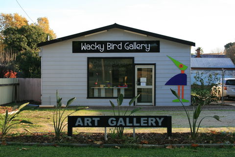 Wacky Bird Gallery - Holiday Great Ocean Road 0