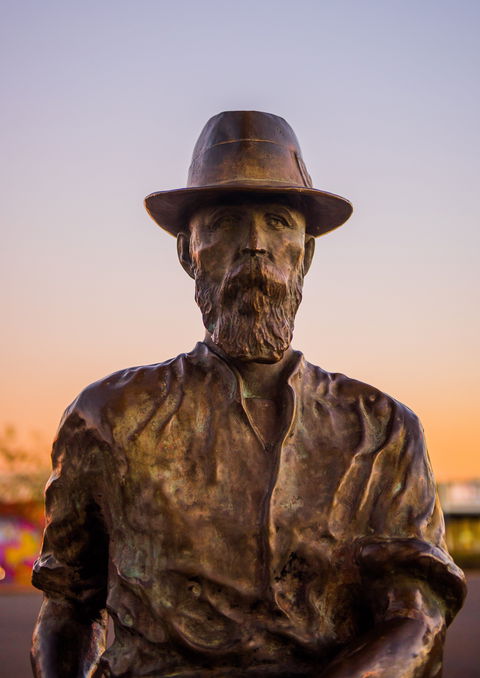 Paddy Hannan's Statue - Holiday Great Ocean Road 0