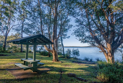 Queens Lake Picnic Area - Holiday Great Ocean Road 0