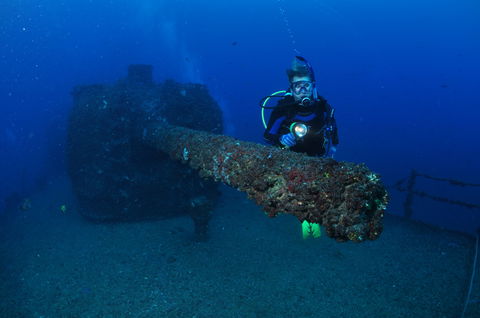 HMAS Brisbane Dive Site - Holiday Great Ocean Road 1