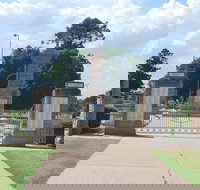 Warwick War Memorial and Gates - Holiday Great Ocean Road