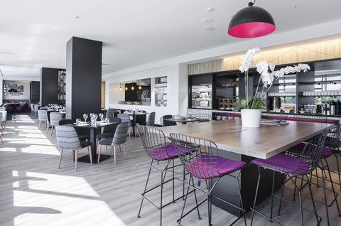 MRepublic Restaurant, Bar And Lounge - Holiday Great Ocean Road 0