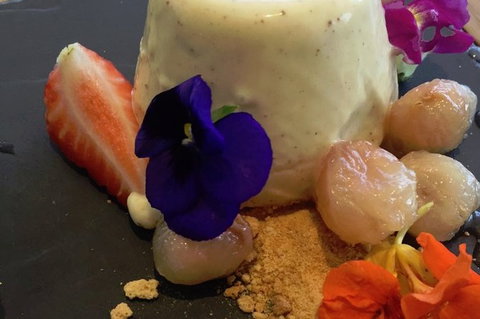 MRepublic Restaurant, Bar And Lounge - Holiday Great Ocean Road 2