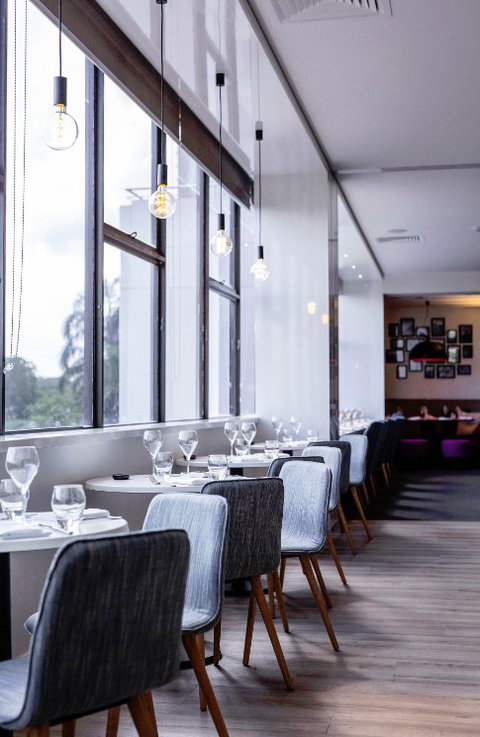 MRepublic Restaurant, Bar And Lounge - Holiday Great Ocean Road 5