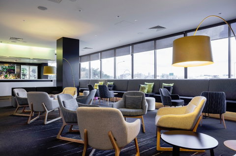 MRepublic Restaurant, Bar And Lounge - Holiday Great Ocean Road 8
