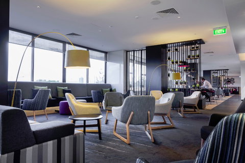 MRepublic Restaurant, Bar And Lounge - Holiday Great Ocean Road 9