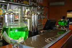 The Tap On Mitchell - Home Of The Fishbowl Cocktail - Holiday Great Ocean Road 0
