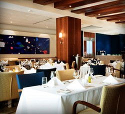 The Globe Wine Bar & Restaurant - Holiday Great Ocean Road 3