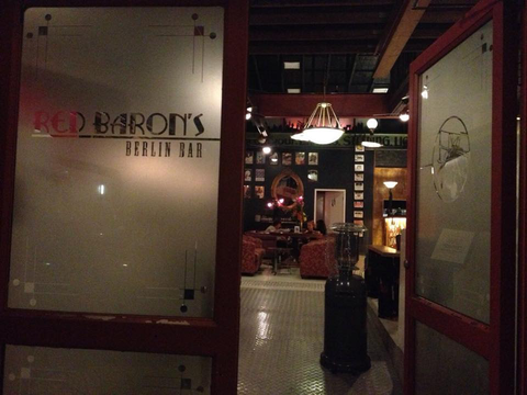 Red Baron's Lounge Bar - Holiday Great Ocean Road 3