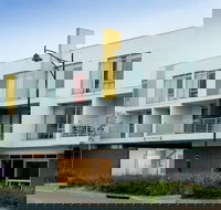Mawson Lakes Hotel  Function Centre - Holiday Great Ocean Road