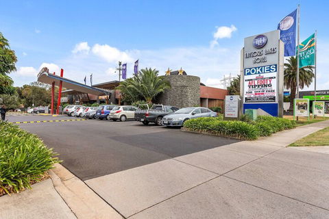 Quality Hotel Taylors Lakes - Holiday Great Ocean Road 4