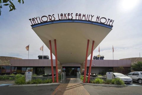 Quality Hotel Taylors Lakes - Holiday Great Ocean Road 1