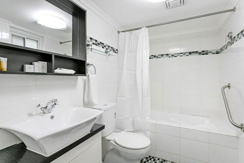 Comfort Inn & Suites Burwood - Holiday Great Ocean Road 4