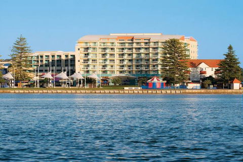 Oaks The Entrance Waterfront Suites - Holiday Great Ocean Road 2