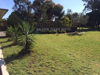 Silver Oaks Motel - Holiday Great Ocean Road 2