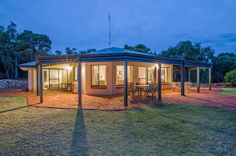 Yallingup Pet Friendly Bush Retreat - Holiday Great Ocean Road 6