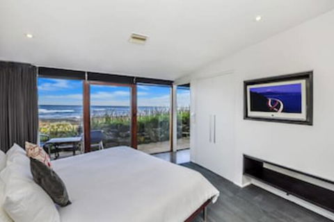 HEARNS BEACHSIDE VILLA 3 - Holiday Great Ocean Road 0
