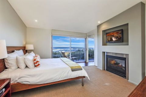HEARNS BEACHSIDE VILLA 8 - Holiday Great Ocean Road 0