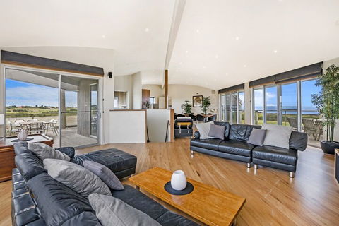HEARNS BEACH HOUSE - Holiday Great Ocean Road 1
