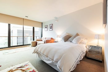 CELESTE, 1BDR East Melbourne Apartment - Holiday Great Ocean Road 0