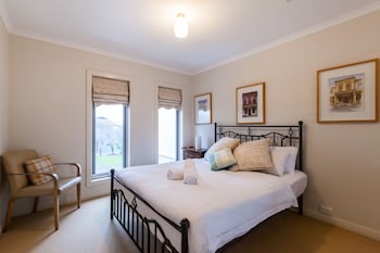 JASMINE, 2BDR Port Melbourne House - Holiday Great Ocean Road 0