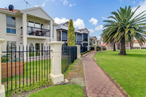 Port Adelaide Harbourside Home - Holiday Great Ocean Road 0