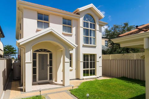 Port Adelaide Harbourside Home - Holiday Great Ocean Road 1