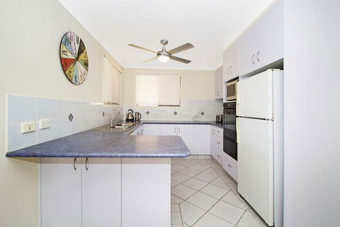 KINGSCLIFF HOLIDAY HOME On The HILL SYDS VIEW - Holiday Great Ocean Road 5