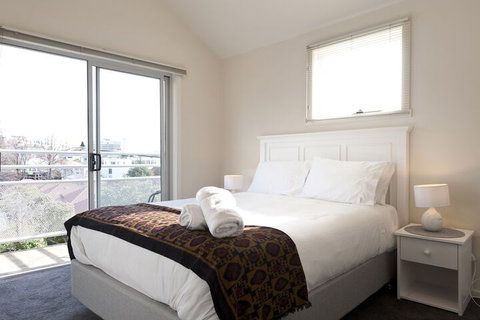 4 At 8 Battery Point Townhouse - Holiday Great Ocean Road 2