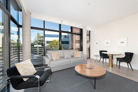 Uber Chic Newtown Designer Pad H392 - Holiday Great Ocean Road 0