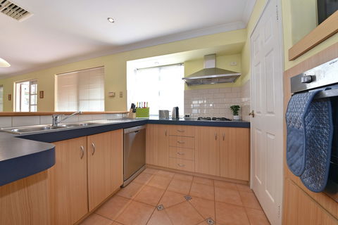 Redcliff Home Close To City & Airport - Holiday Great Ocean Road 6