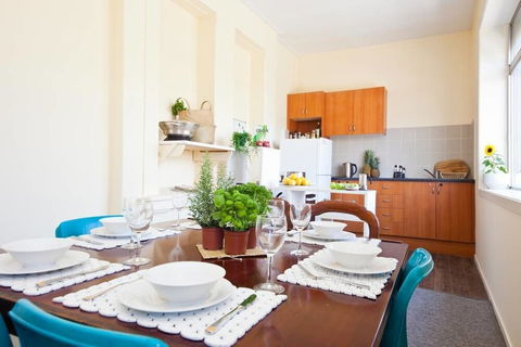 WB319 Chatswood Charmer Roomy 3 Bed Apartment - Holiday Great Ocean Road 1