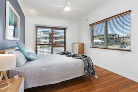 BEACH HOUSE On PEARL - Holiday Great Ocean Road 0