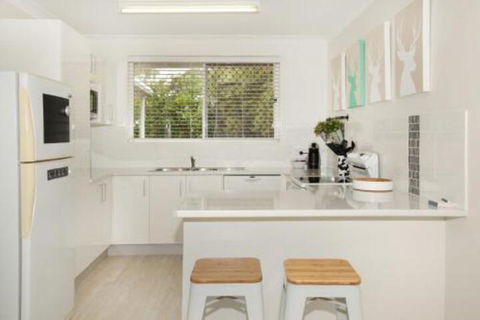 Unit 1 / 14 Tamarindus Street Marcoola Beach Pet Friendly 300 BOND Linen Supplied - Holiday Great Ocean Road 7