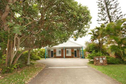 Unit 1 / 14 Tamarindus Street Marcoola Beach Pet Friendly 300 BOND Linen Supplied - Holiday Great Ocean Road 0