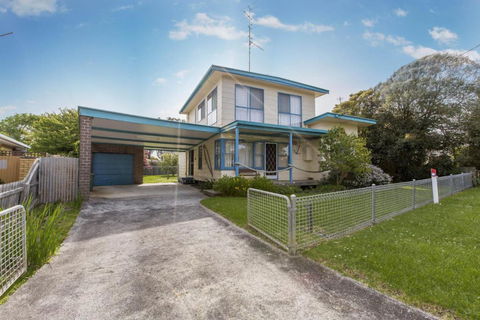 HOLIDAY On NAUTILUS INVERLOCH - Holiday Great Ocean Road 1