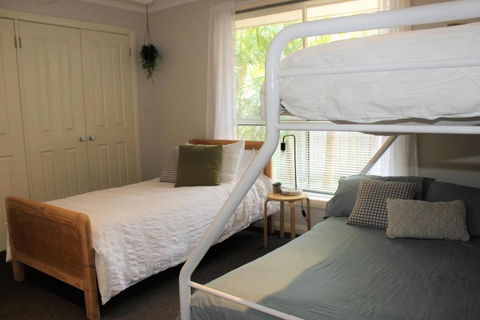 FRANGIPANI BEACH HOUSE PET FRIENDLY 22 Belbourie Cres Boomerang Beach - Holiday Great Ocean Road 1