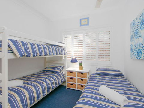 Avalon 1 Overlooking Beautiful Convent Beach - Holiday Great Ocean Road 2