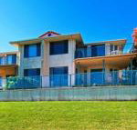Dolphins 2 7 Commodore Crescent