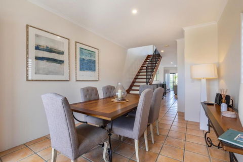 Wake Up To Ocean Views In Stylish Comfort - Holiday Great Ocean Road 2